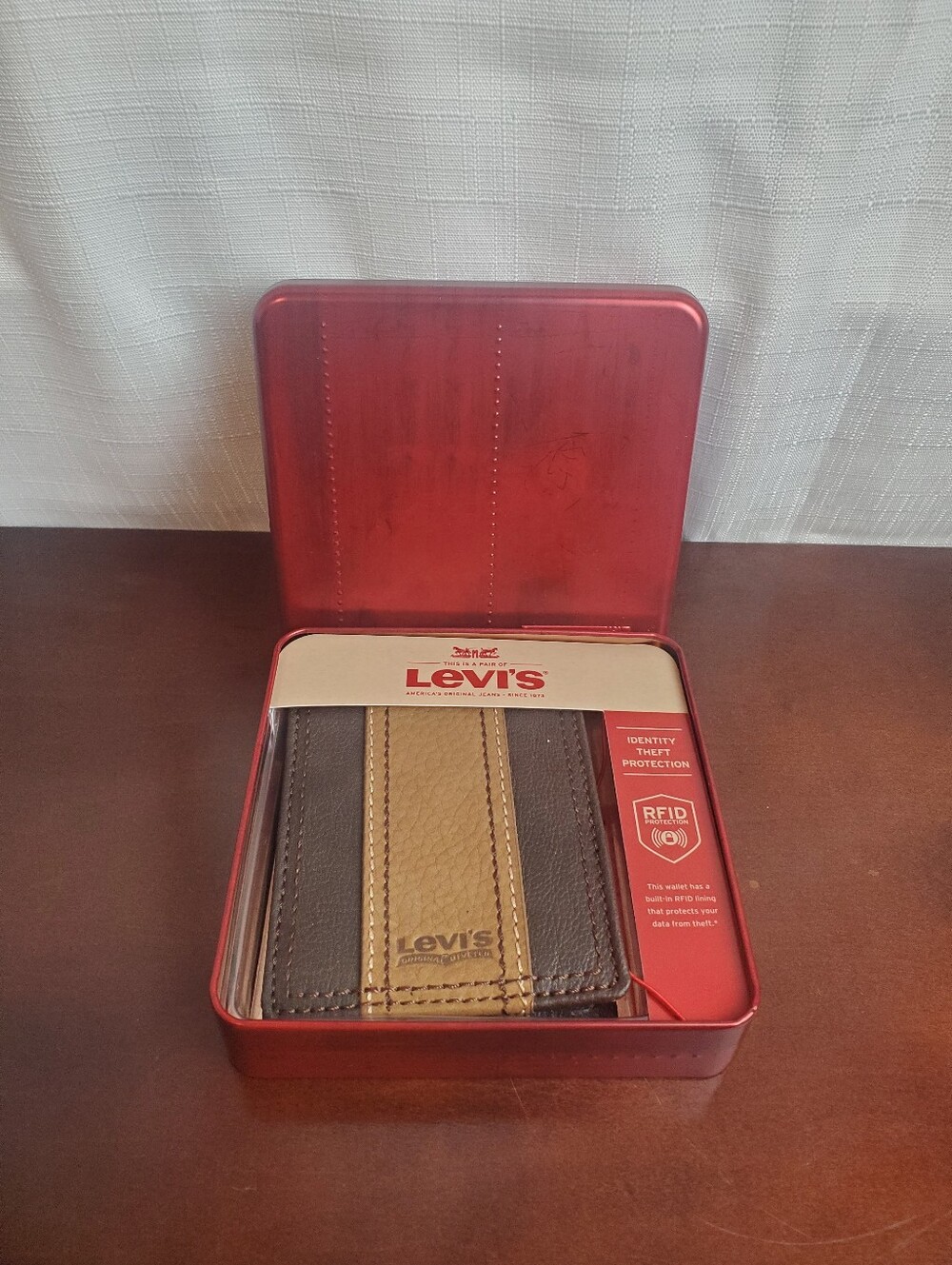 Vintage Levi's Men's Tan And Black Bi-fold Wallet NIB